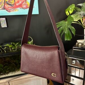 Coach Lola polished pebble leather top zip shoulder bag in Merlot/brass like new
